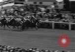 Standbild Epsom Derby Epsom Surrey England, 1961, aus Sekunde 49 historischem Filmmaterial Videoclip 65675070100