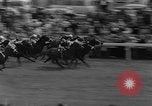 Standbild Epsom Derby Epsom Surrey England, 1961, aus Sekunde 51 historischem Filmmaterial Videoclip 65675070100