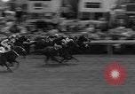 Standbild Epsom Derby Epsom Surrey England, 1961, aus Sekunde 52 historischem Filmmaterial Videoclip 65675070100