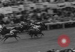Standbild Epsom Derby Epsom Surrey England, 1961, aus Sekunde 56 historischem Filmmaterial Videoclip 65675070100