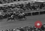 Standbild Epsom Derby Epsom Surrey England, 1961, aus Sekunde 57 historischem Filmmaterial Videoclip 65675070100