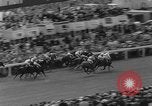 Standbild Epsom Derby Epsom Surrey England, 1961, aus Sekunde 59 historischem Filmmaterial Videoclip 65675070100