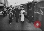 Standbild britischen Königsfamilie besucht Paris Paris Frankreich, 1938, aus Sekunde 11 historischem Filmmaterial Videoclip 65675070102