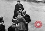 Standbild britischen Königsfamilie besucht Paris Paris Frankreich, 1938, aus Sekunde 41 historischem Filmmaterial Videoclip 65675070102