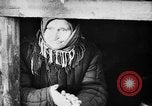 Standbild russischen Gefangenen Sowjetunion, 1942, aus Sekunde 34 historischem Filmmaterial Videoclip 65675070109