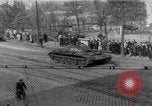 Image les chars soviétiques Budapest Hongrie, 1956, de la seconde 15 séquences d'archives historiques vidéo 65675070127