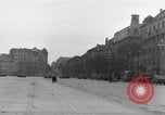 Image les chars soviétiques Budapest Hongrie, 1956, de la seconde 31 séquences d'archives historiques vidéo 65675070127