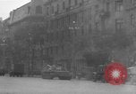 Image les chars soviétiques Budapest Hongrie, 1956, de la seconde 52 séquences d'archives historiques vidéo 65675070127