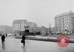 Standbild sowjetischen Soldaten Budapest Ungarn, 1956, aus Sekunde 49 historischem Filmmaterial Videoclip 65675070129