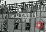 Immagine di Soldati statunitensi Cherbourg Normandia Francia, 1944, secondo 15 filmato di repertorio 65675070142
