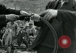 Immagine di Soldati statunitensi Cherbourg Normandia Francia, 1944, secondo 59 filmato di repertorio 65675070142