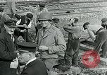 Immagine di Soldati statunitensi Cherbourg Normandia Francia, 1944, secondo 7 filmato di repertorio 65675070144