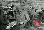 Immagine di Soldati statunitensi Cherbourg Normandia Francia, 1944, secondo 9 filmato di repertorio 65675070144