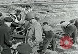 Immagine di Soldati statunitensi Cherbourg Normandia Francia, 1944, secondo 16 filmato di repertorio 65675070144