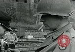 Immagine di Soldati statunitensi Cherbourg Normandia Francia, 1944, secondo 21 filmato di repertorio 65675070144