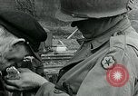 Immagine di Soldati statunitensi Cherbourg Normandia Francia, 1944, secondo 23 filmato di repertorio 65675070144