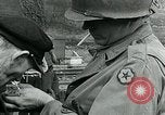 Immagine di Soldati statunitensi Cherbourg Normandia Francia, 1944, secondo 25 filmato di repertorio 65675070144