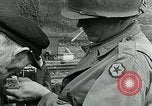 Immagine di Soldati statunitensi Cherbourg Normandia Francia, 1944, secondo 26 filmato di repertorio 65675070144
