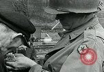 Immagine di Soldati statunitensi Cherbourg Normandia Francia, 1944, secondo 27 filmato di repertorio 65675070144