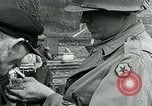 Immagine di Soldati statunitensi Cherbourg Normandia Francia, 1944, secondo 28 filmato di repertorio 65675070144