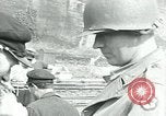Immagine di Soldati statunitensi Cherbourg Normandia Francia, 1944, secondo 32 filmato di repertorio 65675070144