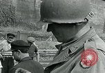 Immagine di Soldati statunitensi Cherbourg Normandia Francia, 1944, secondo 39 filmato di repertorio 65675070144