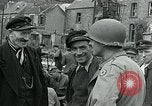 Immagine di Soldati statunitensi Cherbourg Normandia Francia, 1944, secondo 55 filmato di repertorio 65675070144