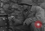 Standbild USA Soldaten Gressenich Deutschland, 1944, aus Sekunde 20 historischem Filmmaterial Videoclip 65675070145