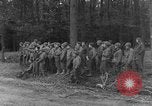 Standbild USA Soldaten Gressenich Deutschland, 1944, aus Sekunde 48 historischem Filmmaterial Videoclip 65675070145