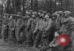 Standbild USA Soldaten Gressenich Deutschland, 1944, aus Sekunde 49 historischem Filmmaterial Videoclip 65675070145