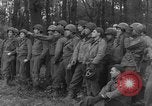 Standbild USA Soldaten Gressenich Deutschland, 1944, aus Sekunde 50 historischem Filmmaterial Videoclip 65675070145