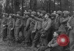 Standbild USA Soldaten Gressenich Deutschland, 1944, aus Sekunde 53 historischem Filmmaterial Videoclip 65675070145
