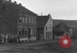 Standbild USA Soldaten Gressenich Deutschland, 1944, aus Sekunde 3 historischem Filmmaterial Videoclip 65675070146