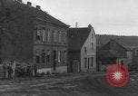 Standbild USA Soldaten Gressenich Deutschland, 1944, aus Sekunde 5 historischem Filmmaterial Videoclip 65675070146