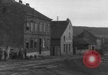 Standbild USA Soldaten Gressenich Deutschland, 1944, aus Sekunde 6 historischem Filmmaterial Videoclip 65675070146
