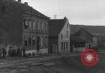 Standbild USA Soldaten Gressenich Deutschland, 1944, aus Sekunde 7 historischem Filmmaterial Videoclip 65675070146