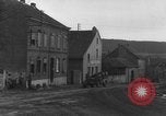 Standbild USA Soldaten Gressenich Deutschland, 1944, aus Sekunde 12 historischem Filmmaterial Videoclip 65675070146