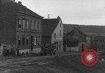 Standbild USA Soldaten Gressenich Deutschland, 1944, aus Sekunde 14 historischem Filmmaterial Videoclip 65675070146