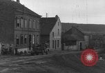 Standbild USA Soldaten Gressenich Deutschland, 1944, aus Sekunde 15 historischem Filmmaterial Videoclip 65675070146