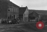 Standbild USA Soldaten Gressenich Deutschland, 1944, aus Sekunde 16 historischem Filmmaterial Videoclip 65675070146