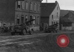 Standbild USA Soldaten Gressenich Deutschland, 1944, aus Sekunde 19 historischem Filmmaterial Videoclip 65675070146