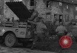 Standbild USA Soldaten Gressenich Deutschland, 1944, aus Sekunde 23 historischem Filmmaterial Videoclip 65675070146