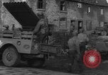 Standbild USA Soldaten Gressenich Deutschland, 1944, aus Sekunde 24 historischem Filmmaterial Videoclip 65675070146