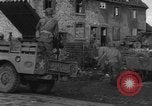 Standbild USA Soldaten Gressenich Deutschland, 1944, aus Sekunde 26 historischem Filmmaterial Videoclip 65675070146