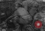 Standbild USA Soldaten Gressenich Deutschland, 1944, aus Sekunde 28 historischem Filmmaterial Videoclip 65675070146