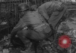 Standbild USA Soldaten Gressenich Deutschland, 1944, aus Sekunde 29 historischem Filmmaterial Videoclip 65675070146