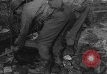 Standbild USA Soldaten Gressenich Deutschland, 1944, aus Sekunde 32 historischem Filmmaterial Videoclip 65675070146