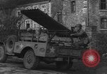 Standbild USA Soldaten Gressenich Deutschland, 1944, aus Sekunde 33 historischem Filmmaterial Videoclip 65675070146