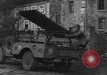 Standbild USA Soldaten Gressenich Deutschland, 1944, aus Sekunde 36 historischem Filmmaterial Videoclip 65675070146