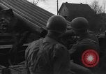 Standbild USA Soldaten Gressenich Deutschland, 1944, aus Sekunde 59 historischem Filmmaterial Videoclip 65675070146